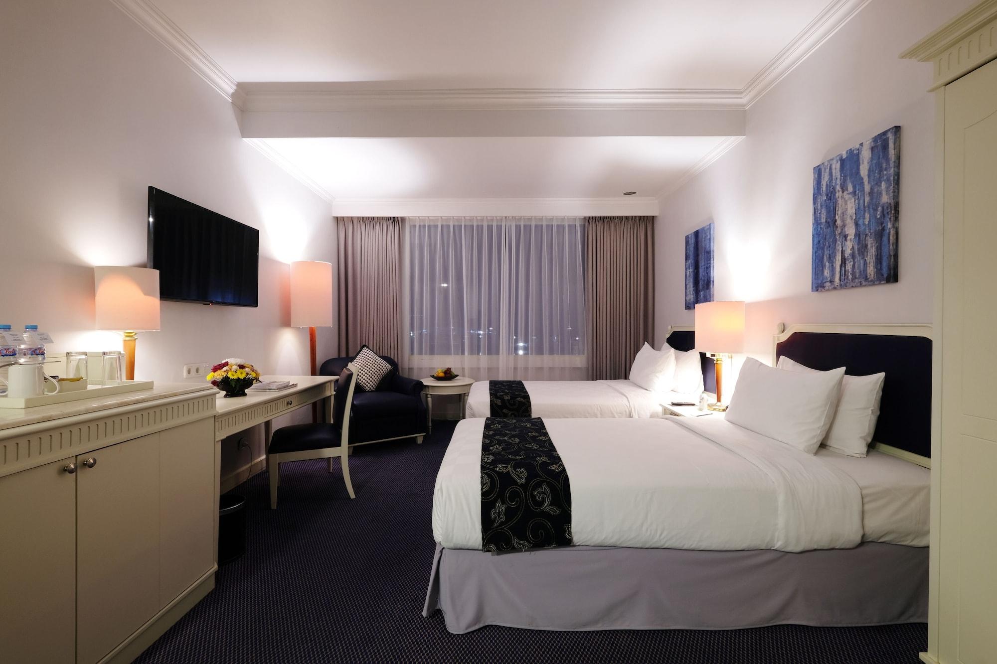Hotel Aryaduta 4*